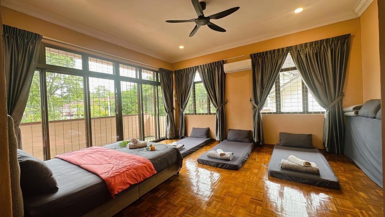 B04 Modern Deluxe Johor Bahru